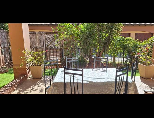 3 BEDROOM PROPERTY TO RENT IN LAKEFIELD